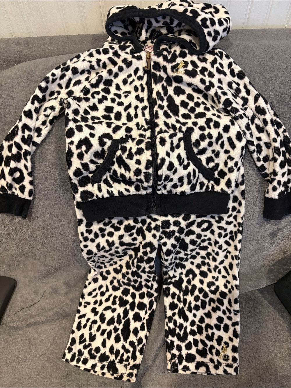Girls' Black and White Leopard Print Hooded Pajama Set